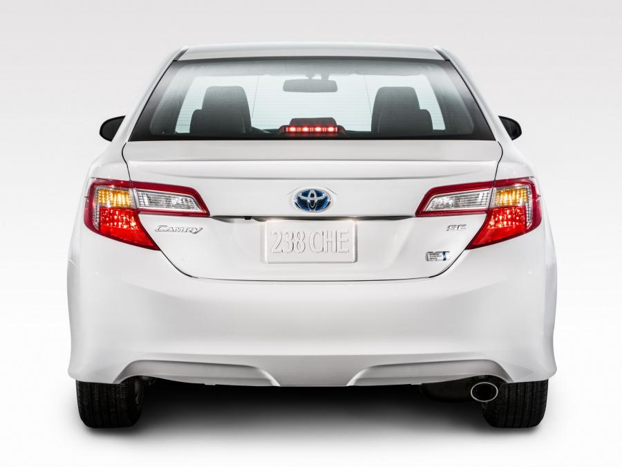  Toyota Camry Hybrid SE 2014 года  (фото 14 из 18)